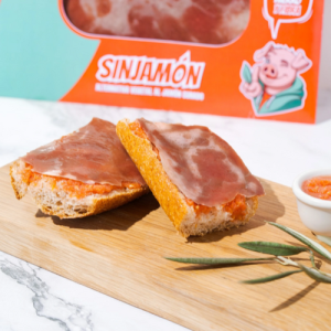 L-6a1bcb57fd7f74ac879f09f49de1a0c4.png SinJamón en lonchas Rollito Vegano, bandeja de 85 g Sin Gluten
